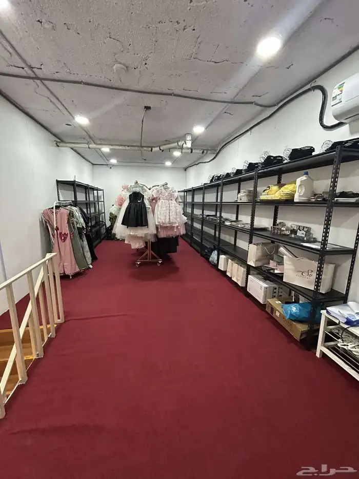 للبيع محل عبايات وأزياء نسائية 1