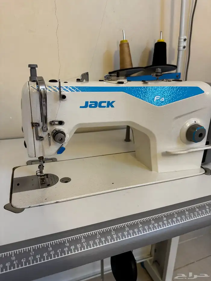 ماكينة خياطة صناعيه مع طاوله جاك f4 Jack F4 1