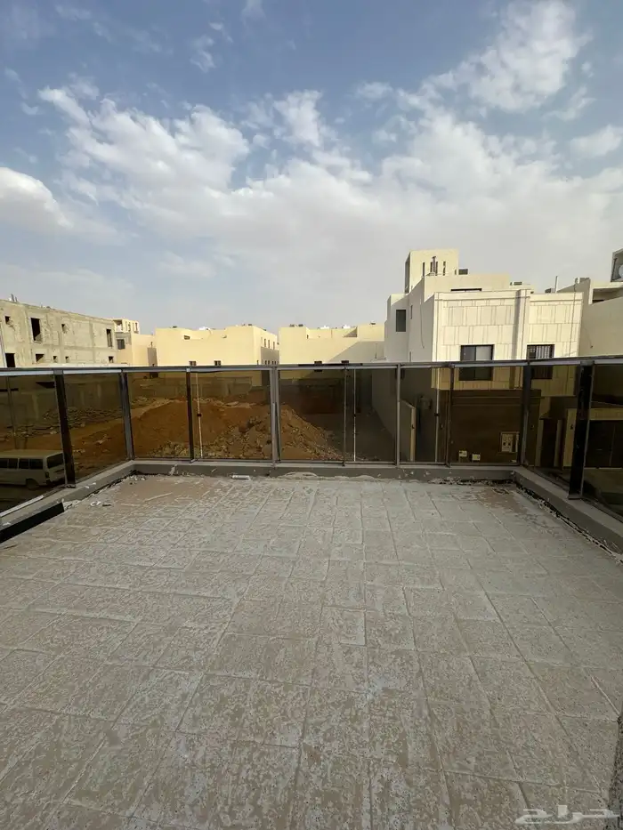 للبيع فيلا درج داخلي حي الجنادريه 18