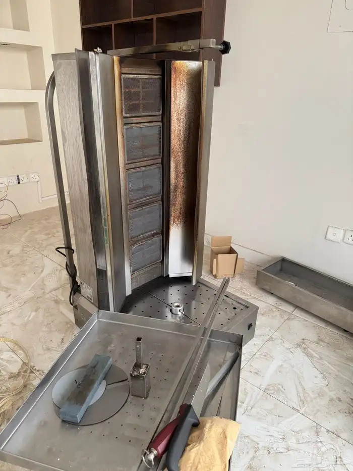 مكينة شاورما مع جميع معداتها 2