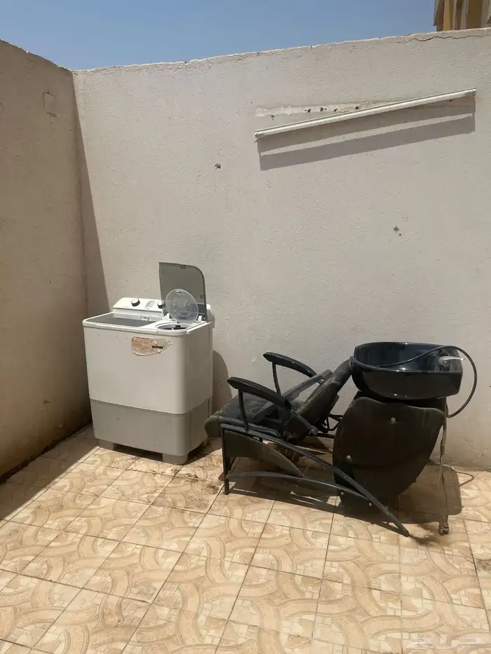 للبيع غساله   كرسي صالون رقم التواصل 0