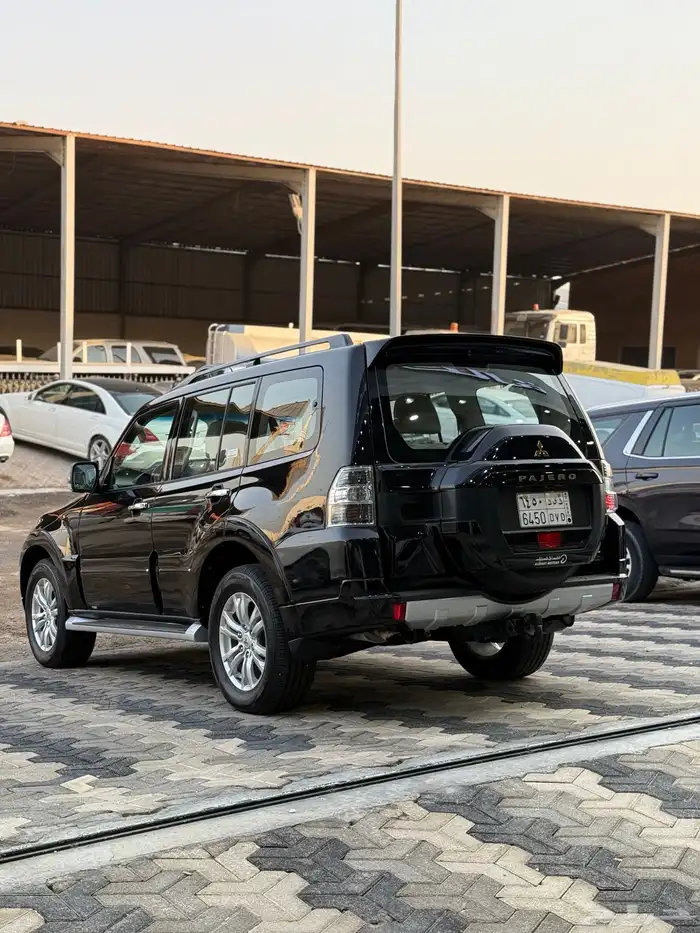 ميتسوبيشي باجيرو 2022 GLS العلامه الذهبيه عداد 15 الف 4