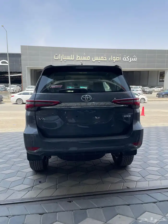 فورتشنر 2024 ديزل مكينه 2800 بطاقة متوفر لون اسود رمادي 5