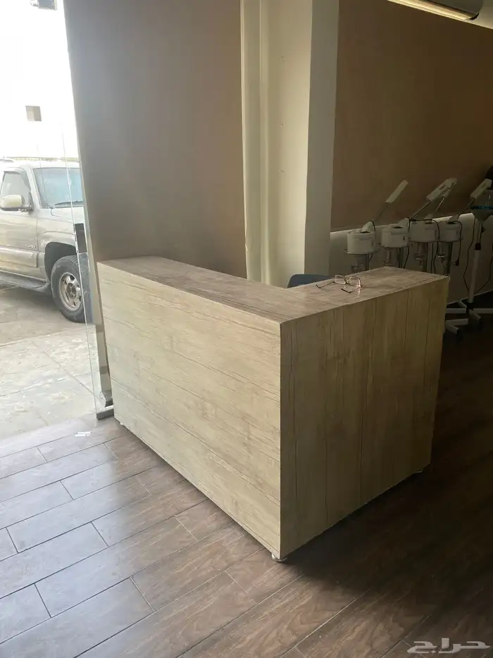 للبيع اثاث صالون حلاقة شبه جديد 2