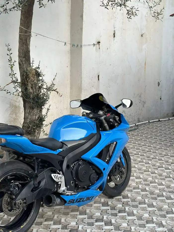 دباب ممشى 32 ألف على ما اعتقد. عليه فيابر كوبي 1 وعليه تنزل 1