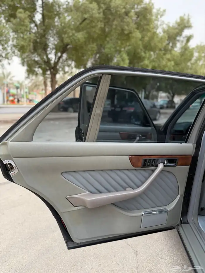 للبيع مرسيدس 560 SEL 29