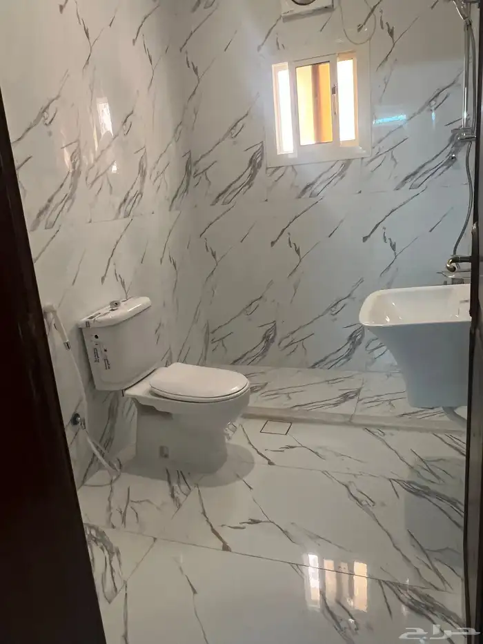 شقة فاخرة للإيجار السنوي حي المروة 18