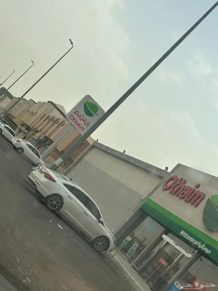 عقار تجاري للبيع على شارع 100 متر 3
