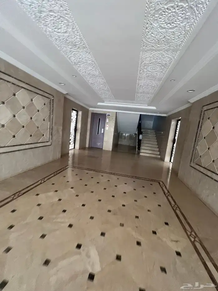 شقة فاخرة للإيجار السنوي حي المروة 2