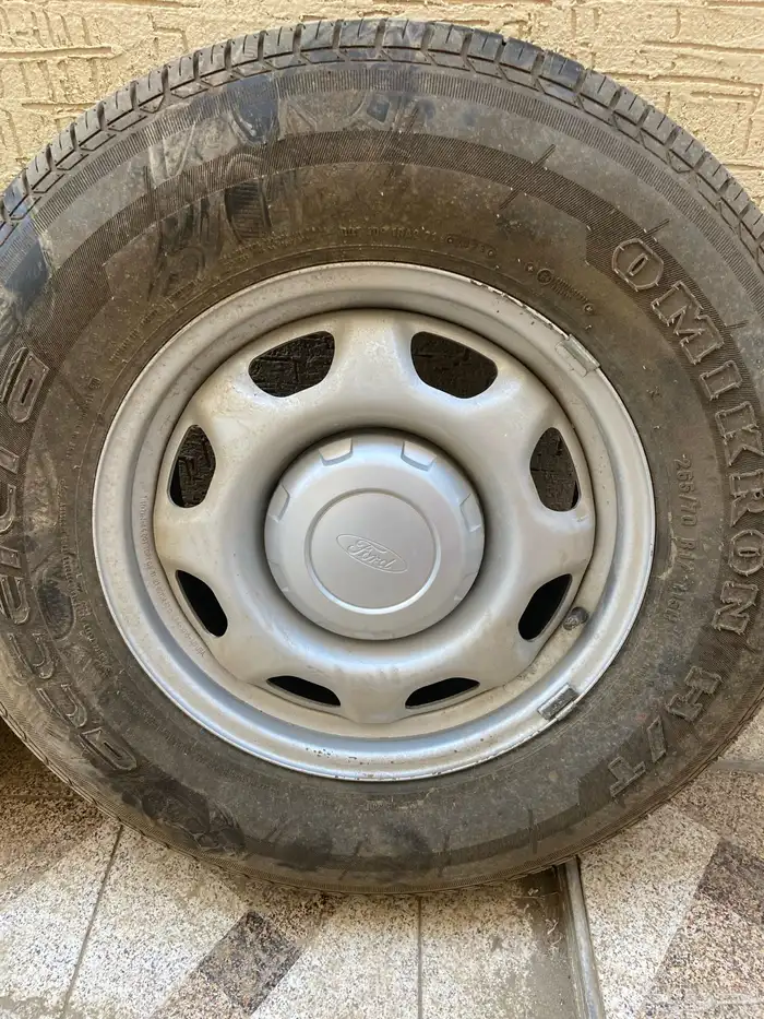 جنوط فورد F150 مع كفراتها بتاريخ 23 3