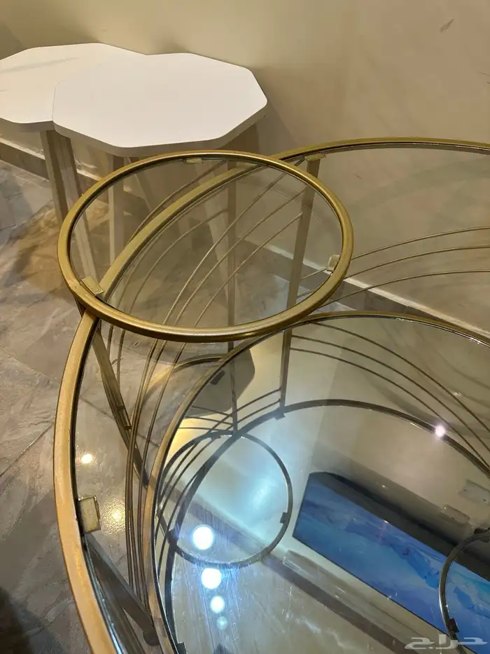 طاولة قزاز دائريه مع اثنين خدمة 2