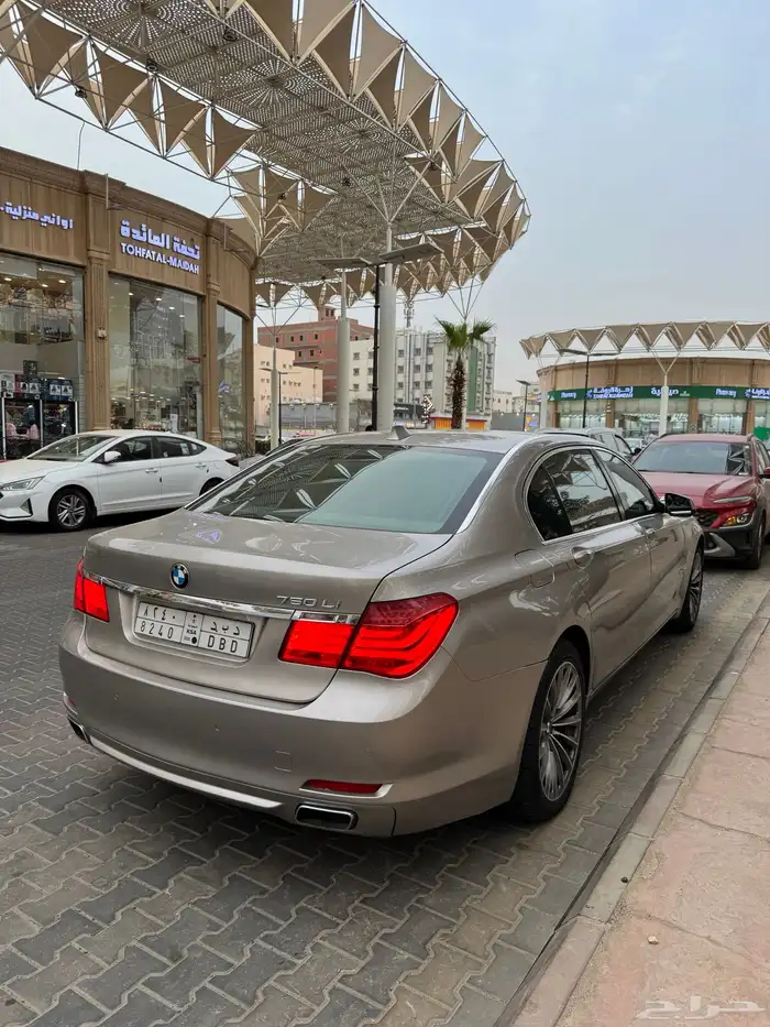 للبيع بي ام دبليو 740 Li موديل 2010 بودي بلد 11
