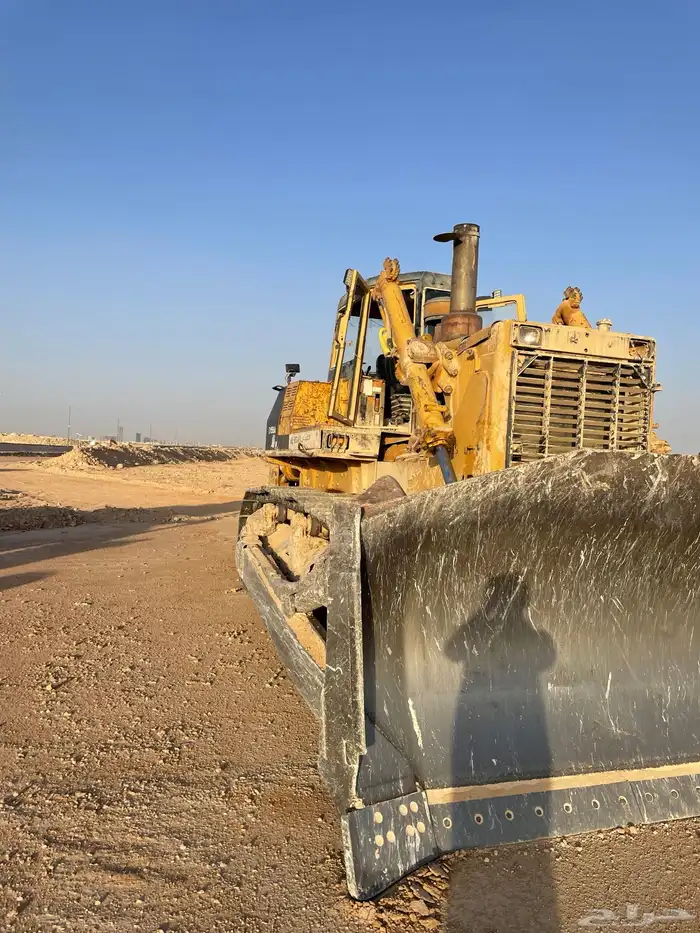 بلدوزر كماتسو 155 للايجار 4