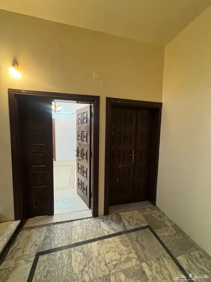 يوجد شقق ومحلات او مستودع للايجار السنوي بجوار كاسر الاسعار 15