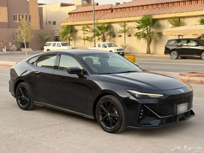 للبيع شانجان UNI-V 2023 إليت اسود 2