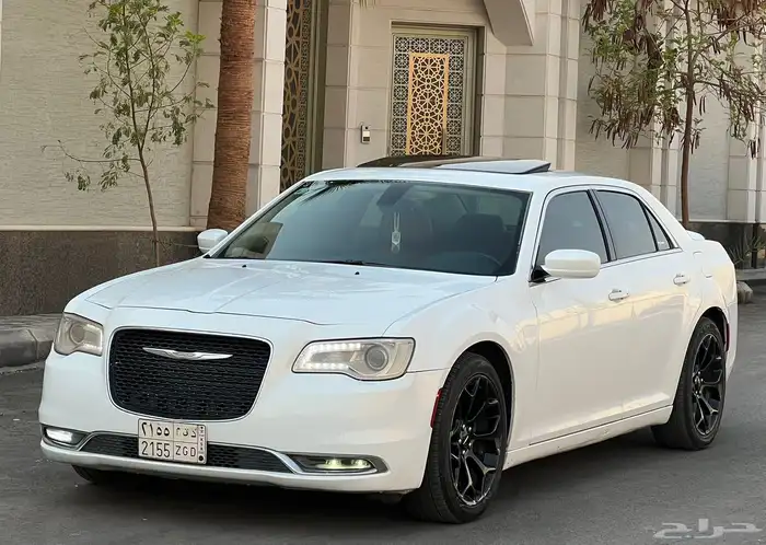 كرايزلر C300 2016 (بحالة ممتازة) 1