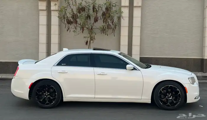 كرايزلر C300 2016 (بحالة ممتازة) 9