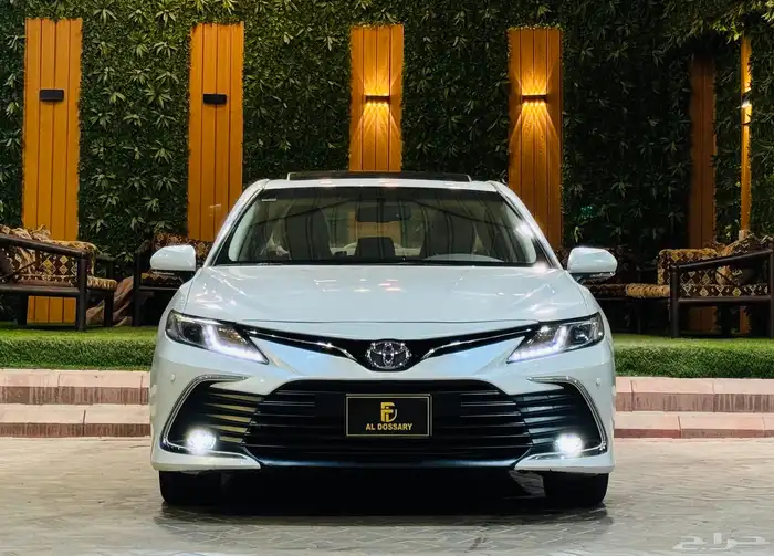 تويوتا كامري 2022 GLE (بحاله ممتازه) 2