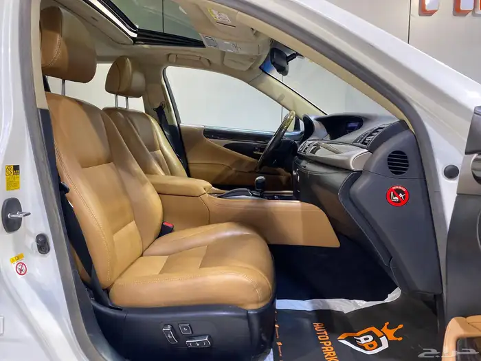 لكزس LS460 2015 بحالة نظيفة 15