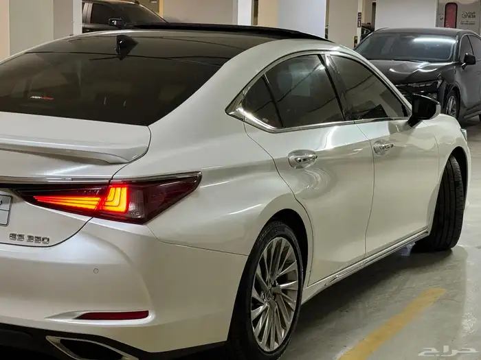 لكزس es 350 2023 ابيض لؤلؤي 2