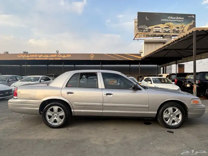 فورد كراون فكتوريا 2011 4