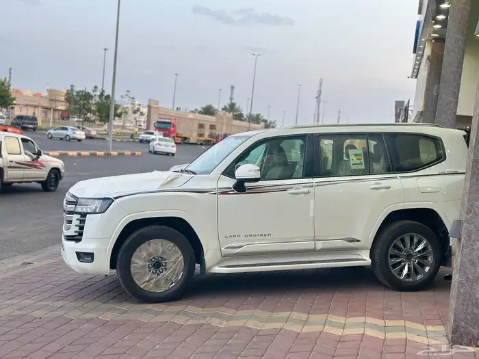 تويوتا لاندكروزر 2025 بنزين GXR فئة L4 خليجي 4