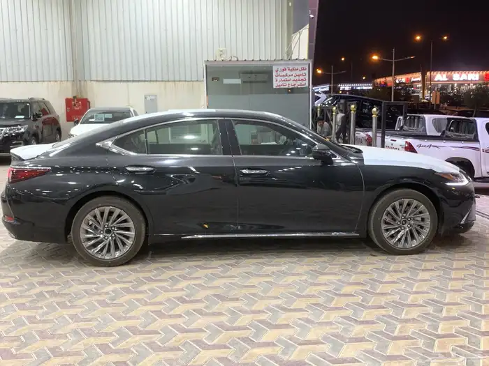 لكزس استاندر ES350 بريمي 2025 3