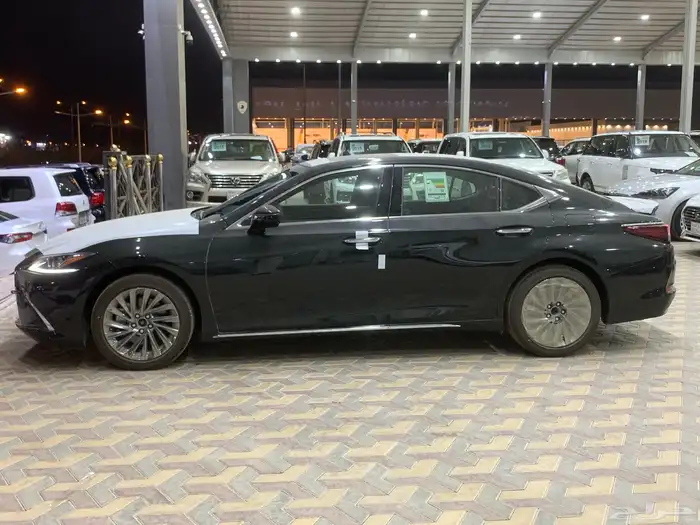 لكزس استاندر ES350 بريمي 2025 4
