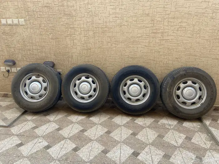 جنوط فورد F150 مع كفراتها بتاريخ 23 0