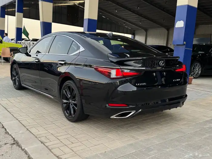 لكزس ES350 2023 FF عداد 34 الف قمه فالنظافه 3
