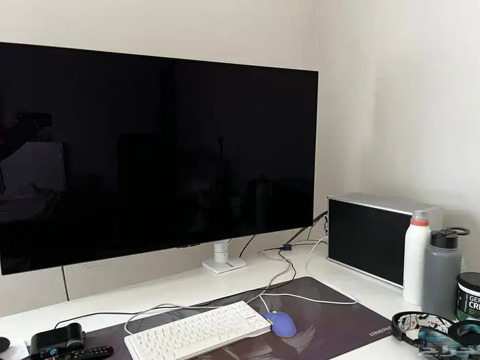 تلفزيون LG C2 48  OLED و Monitor arm ergotron HX 5