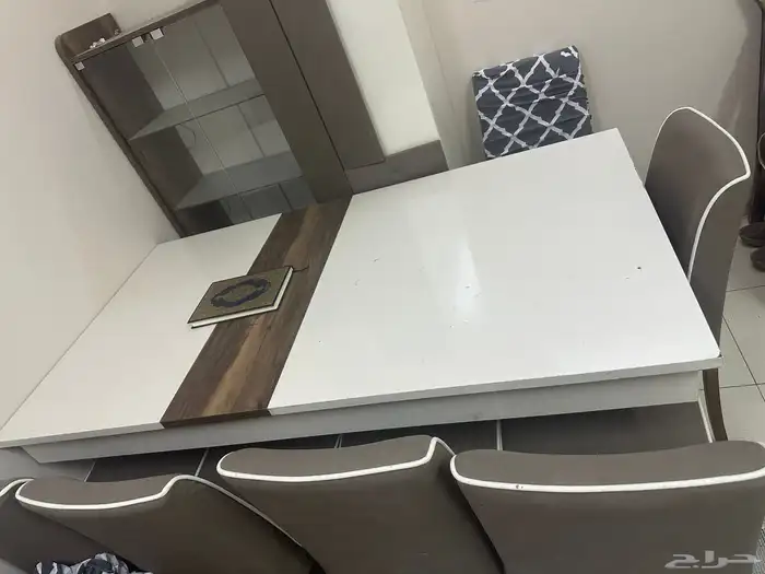 طاولة طعام 3