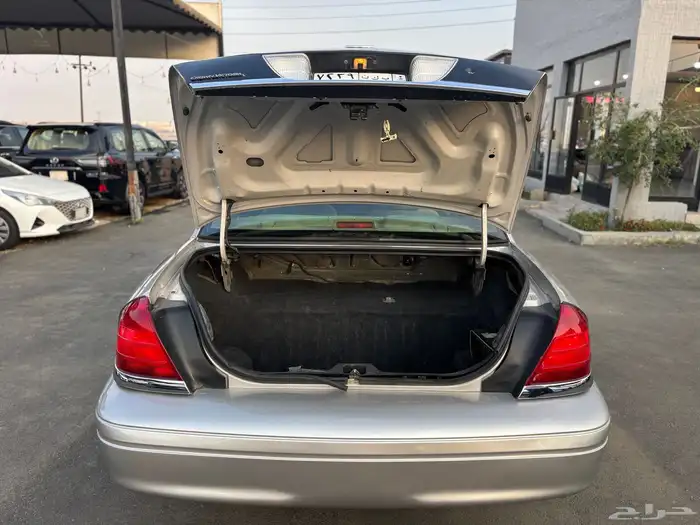 فورد كراون فكتوريا 2011 16