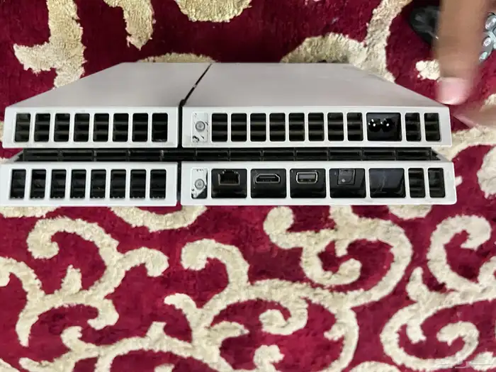 للبيع سوني4 نظيف وفيه مبرد داخل السوني لأجل الحراره السوني 4