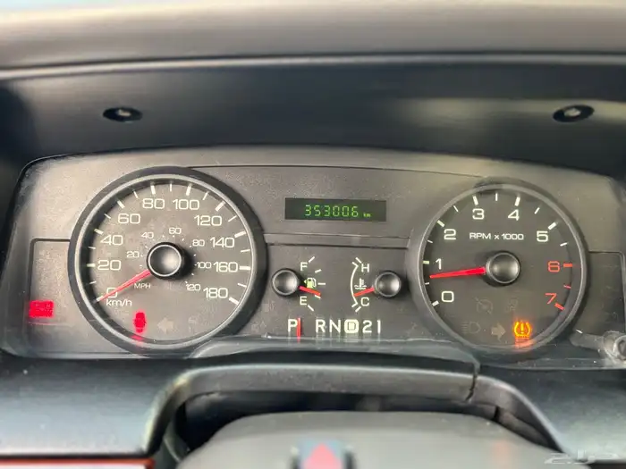 فورد كراون فكتوريا 2011 18