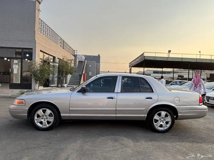 فورد كراون فكتوريا 2011 3