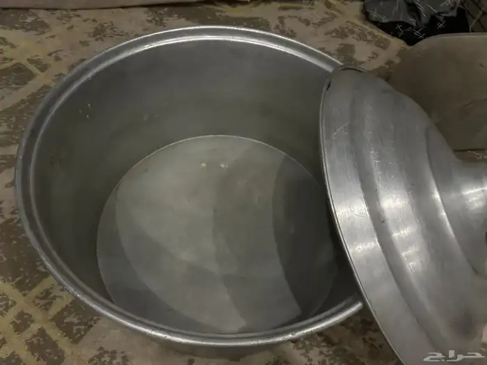 قدر كبير ياخذ ذبيحتين للبيع وفرن كهربائي للبيع حرارته حاره 2