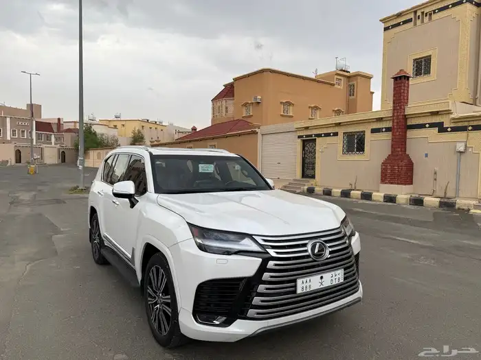 لكزس LX600 2024 فل كامل عداد 84 الف وكالة شرط 5