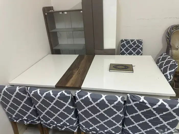 طاولة طعام 4