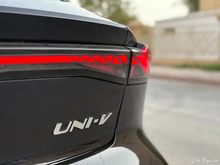 للبيع شانجان UNI-V 2023 إليت اسود 16