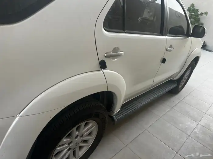 للبيع فورتشنر vx1ستة سلندر 2