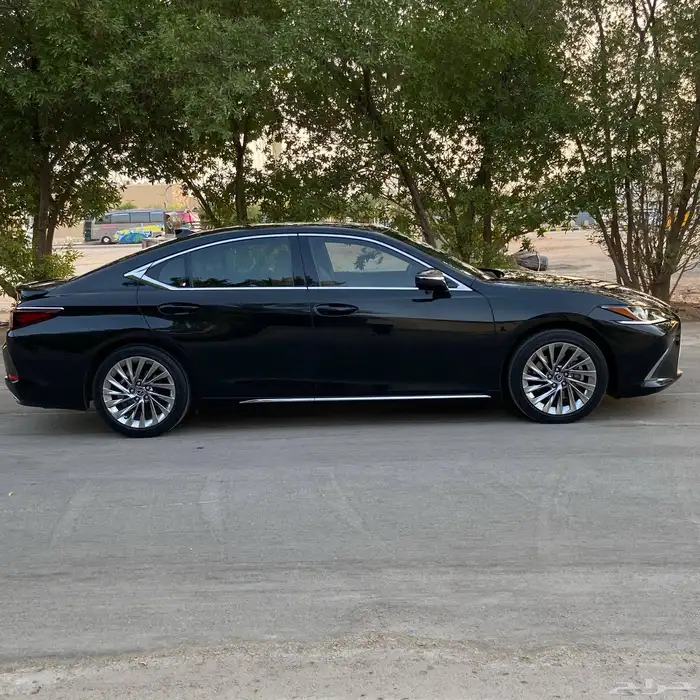 لكزس ES 350 CC موديل 2023 أسود سعودي الممشى 59 ألف كم 14