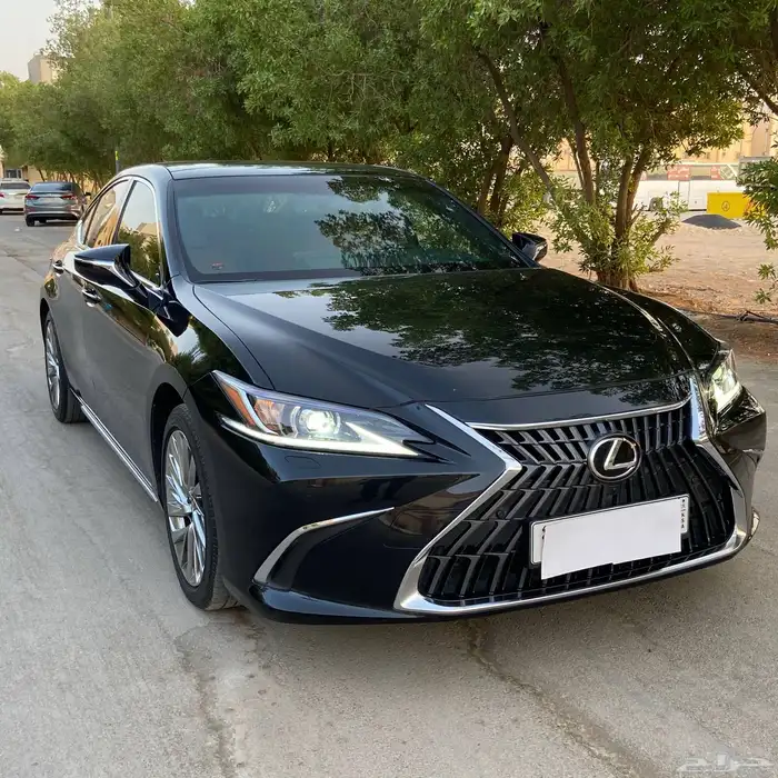 لكزس ES 350 CC موديل 2023 أسود سعودي الممشى 59 ألف كم 15