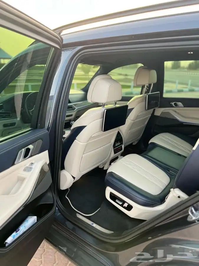 BMW 2019 X7 50i kitm individual 11
