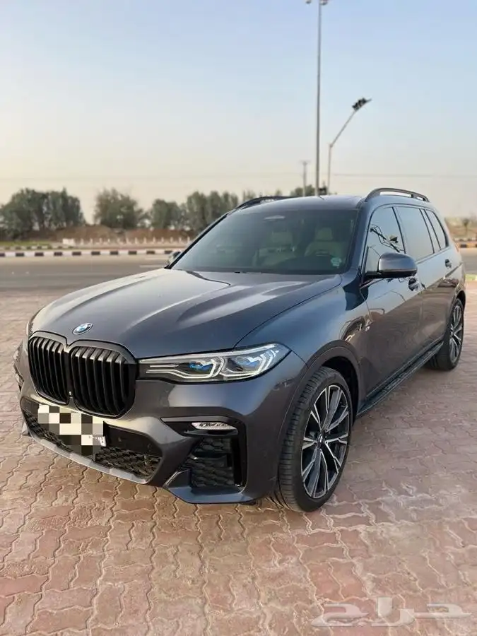 BMW 2019 X7 50i kitm individual 3