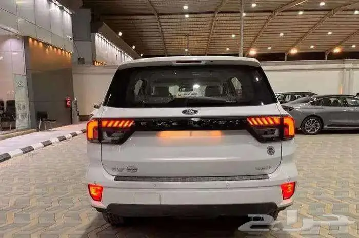 فورد ايفريست XLT نص فل 2024 بنزين 3