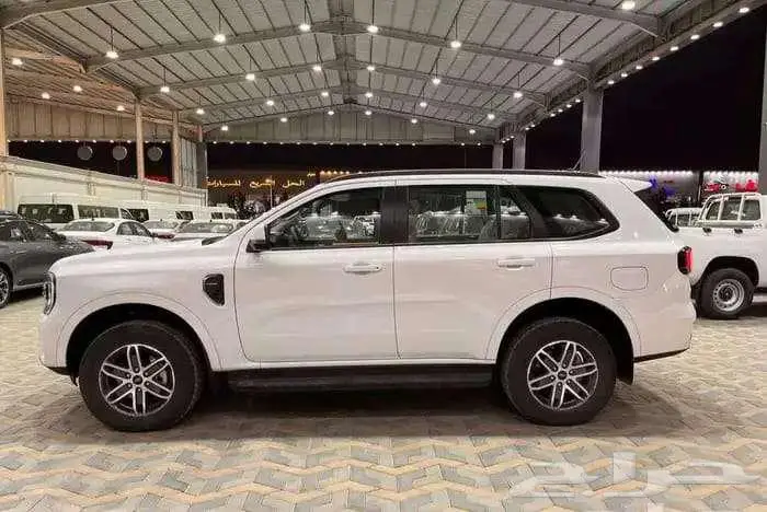 فورد ايفريست XLT نص فل 2024 بنزين 16
