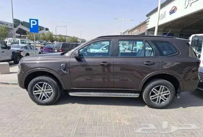 فورد ايفريست XLT نص فل 2024 بنزين 1
