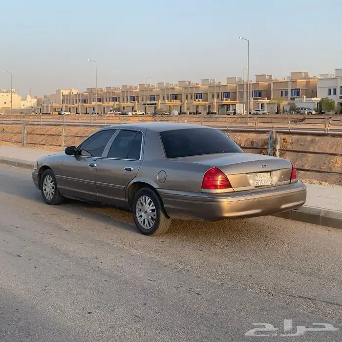 فورد فكتوريا امريكي 2005 نص فل للبيع او البدل 0