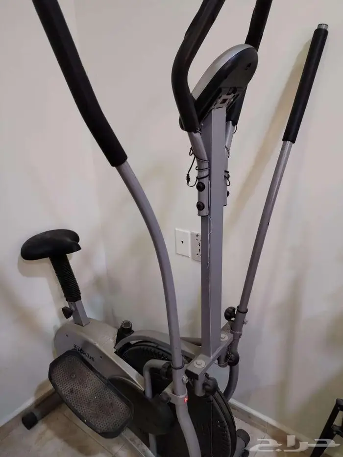 أنتريه 2 كنبه و2 كرسي ودراجة رياضية 1